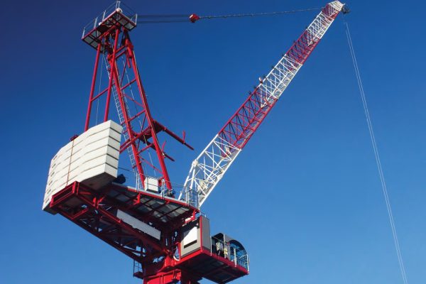 Giải đáp nhanh các câu hỏi thường gặp khi chọn thiết bị nâng cho công trường.