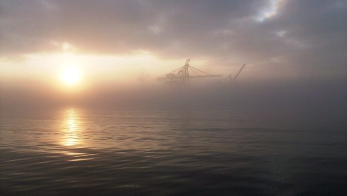 Chi phí cẩu tháp 25t phụ thuộc cấu hình và phương án lắp dựng.