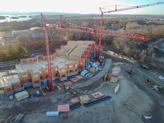 Vùng phủ nâng là tiêu chí then chốt khi chọn cẩu tháp 25 tấn.